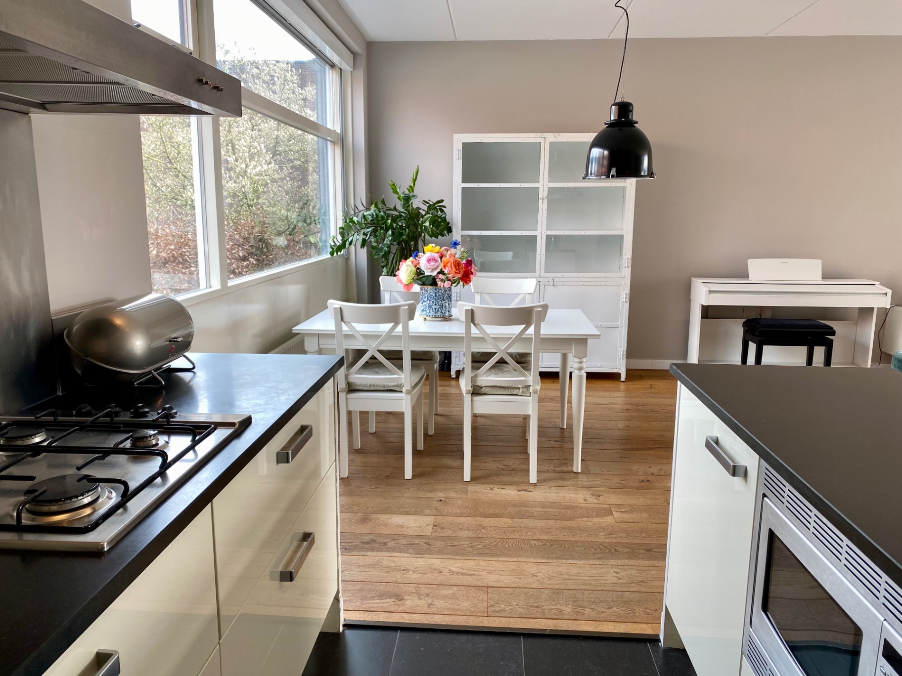 Keuken vanuit de eethoek
